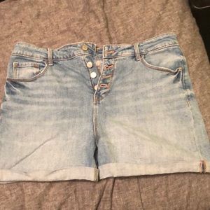 Old navy high rise secret slim pockets shorts